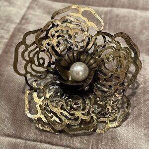 Enormous Roses Ring With Faux Pearl